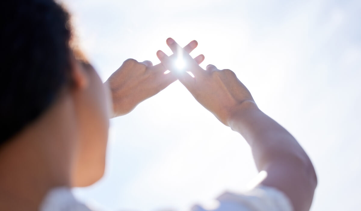Hands raised toward sunlight symbolizing hope and resilience during infertility depression. Image used by Get Reconnected Psychotherapy Services. Contact info@getreconnected.ca.